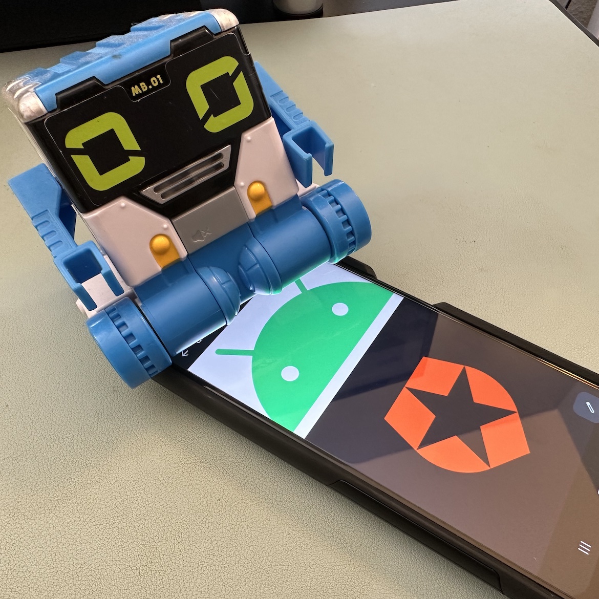 The curious Robo5 for Android (pictures) - CNET