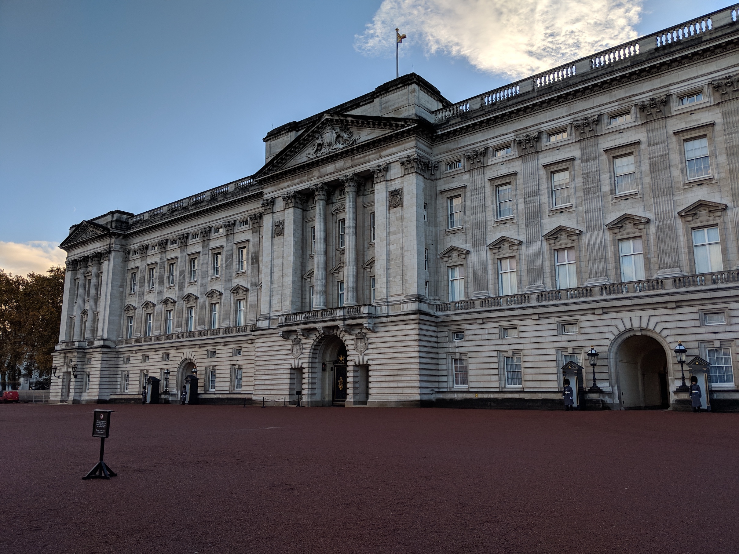 Famous facade of Buckingham Palace in London