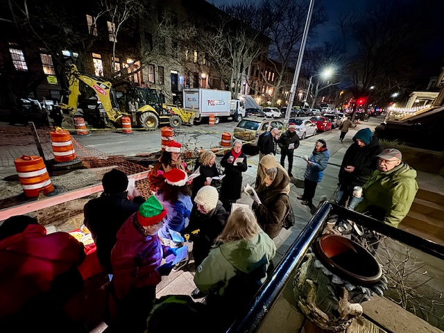 holiday caroling 2024-12-19 Christiana Dittmann