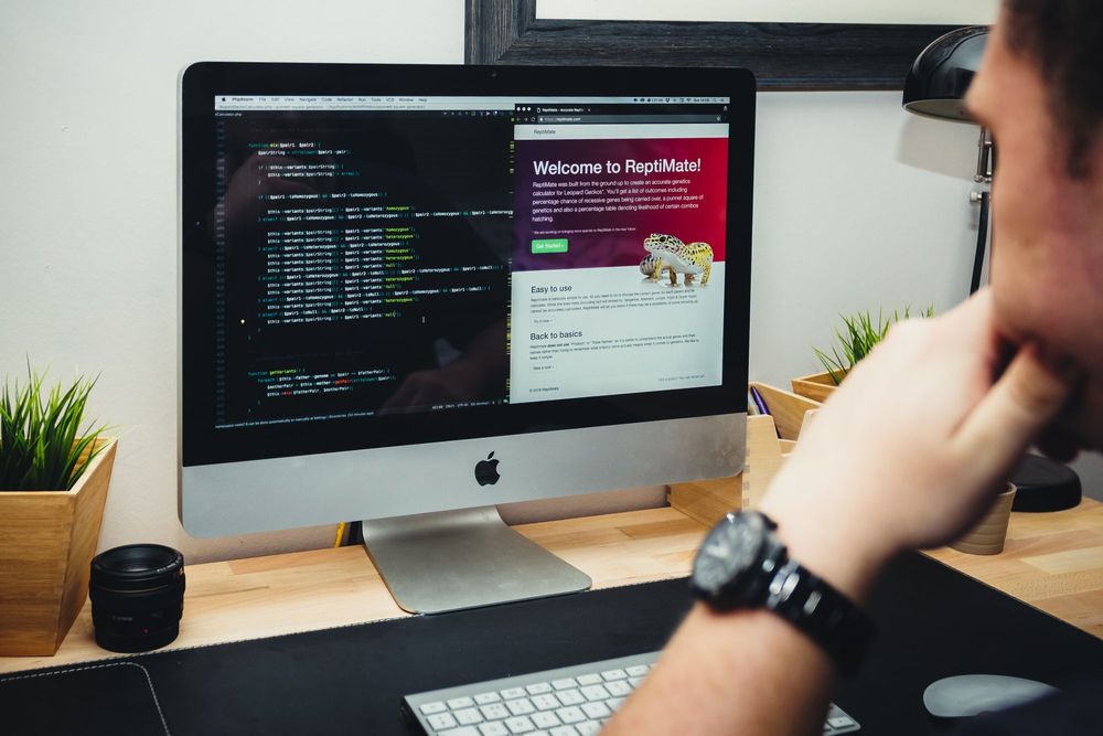 men-looking-imac