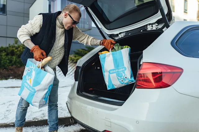 The grocery orders are on the way to be delivered in 30 minutes.