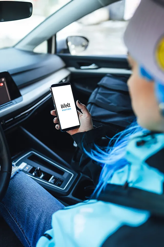 The courier partner accepts the order from the app and delivers it to the customer.