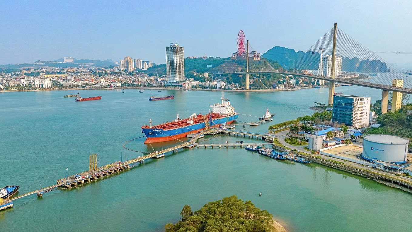 Tập đoàn Xăng dầu Việt Nam (PLX): Mục tiêu 50% doanh thu từ năng lượng sạch đến năm 2030