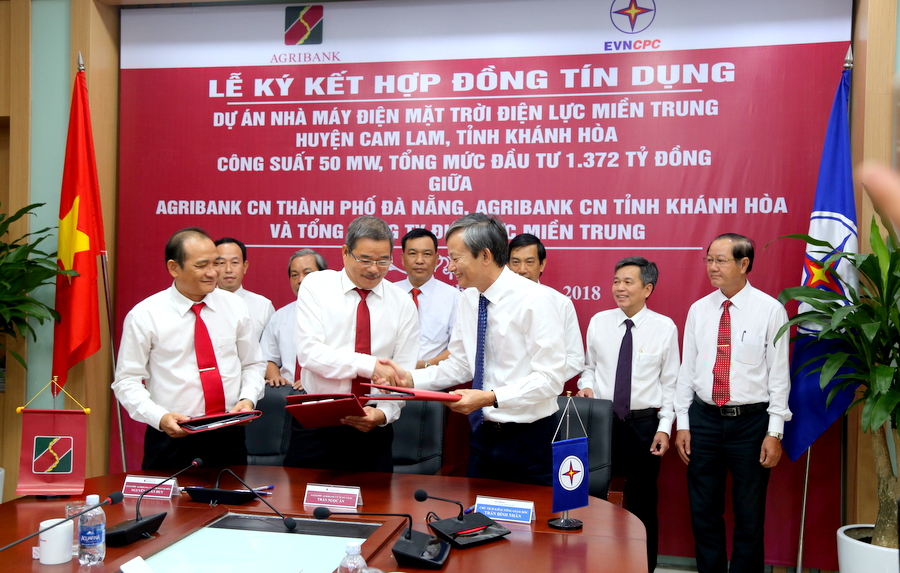 Lễ ký kết dự án đầu tư xây dựng Nhà máy điện mặt trời Điện lực miền Trung