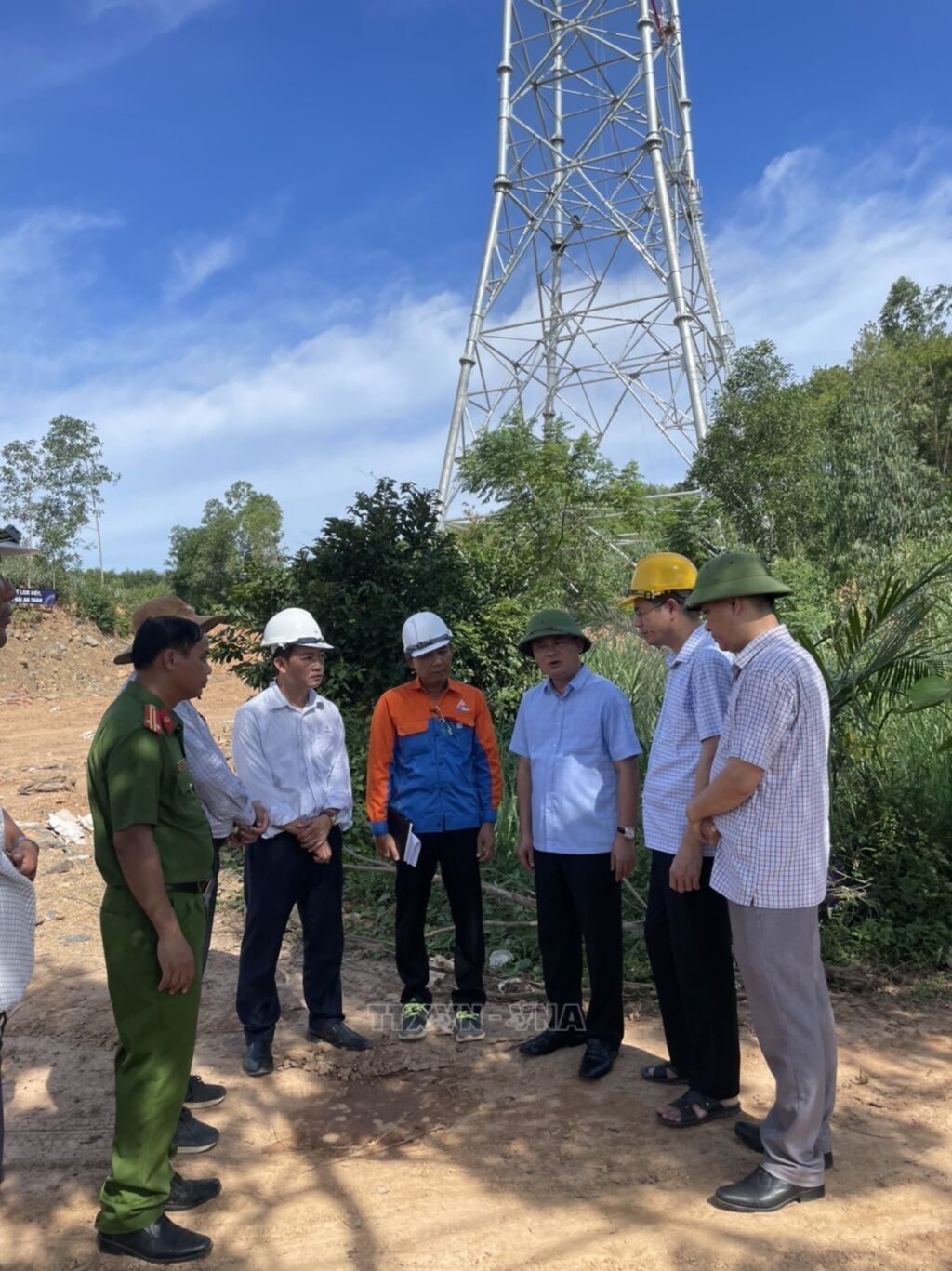 nghe-an-kip-thoi-giai-quyet-vuong-mac-trong-qua-trinh-thi-cong-duong-day-500kv-mach-3-1