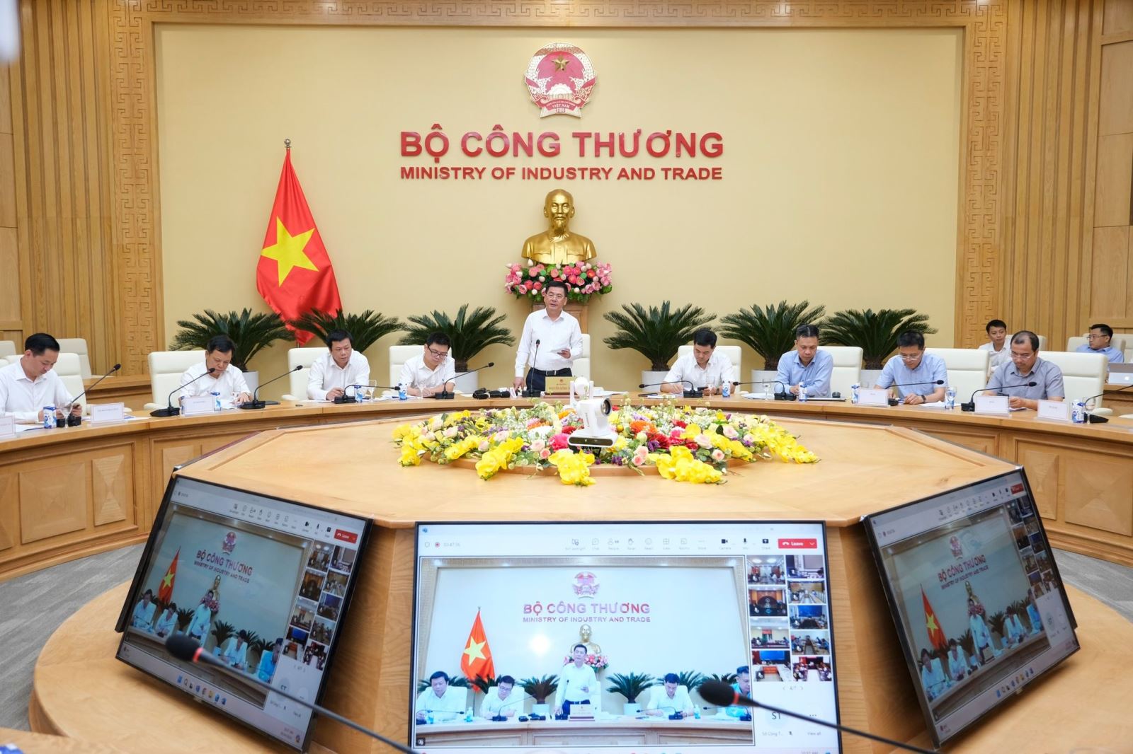 Khuyến khích doanh nghiệp đầu tư vào phát triển năng lượng bền vững