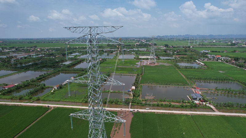  Dự án đường dây 500 kV mạch 3 kéo dây khoảng néo đầu tiên