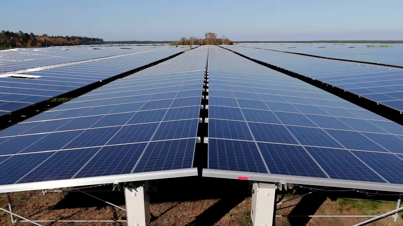 Các nhà sản xuất tấm pin mặt trời Châu Âu kêu cứu trước áp lực hàng giá rẻ từ Trung Quốc