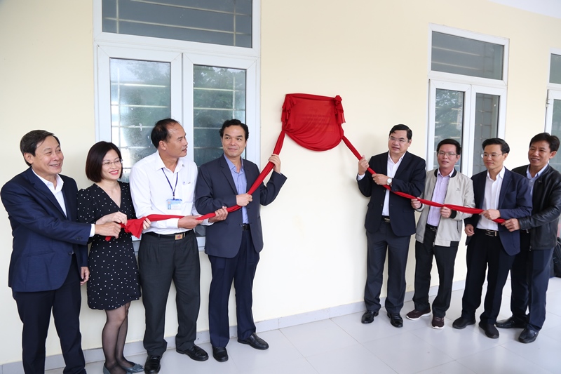 Tặng công trình điện mặt trời cho trường học đảo Lý Sơn