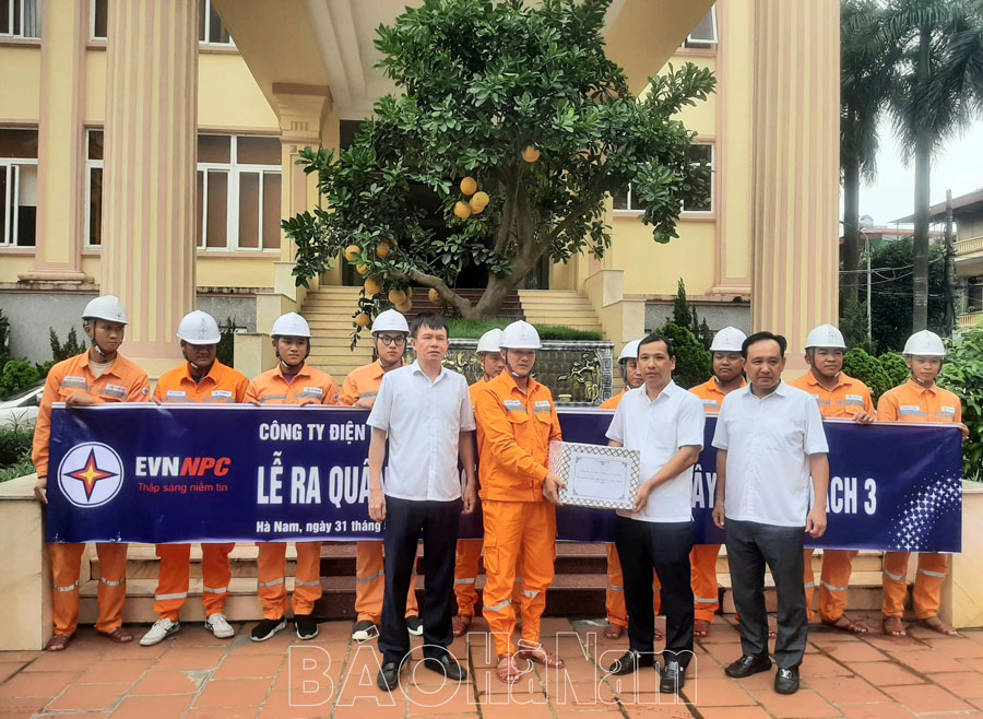 Đội xung kích PC Hà Nam tham gia thi công Dự án đường dây 500kV mạch 3 