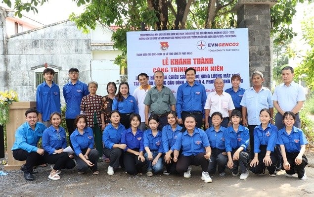 EVNGENCO3 bàn giao thêm 2 công trình đèn năng lượng mặt trời tại TP. Thủ Đức