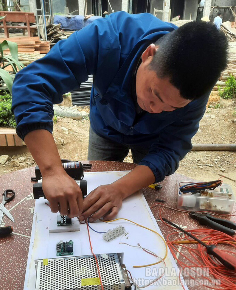 Hệ thống làm mát tự động bằng năng lượng mặt trời: Giải pháp hữu ích cho trang trại chăn nuôi