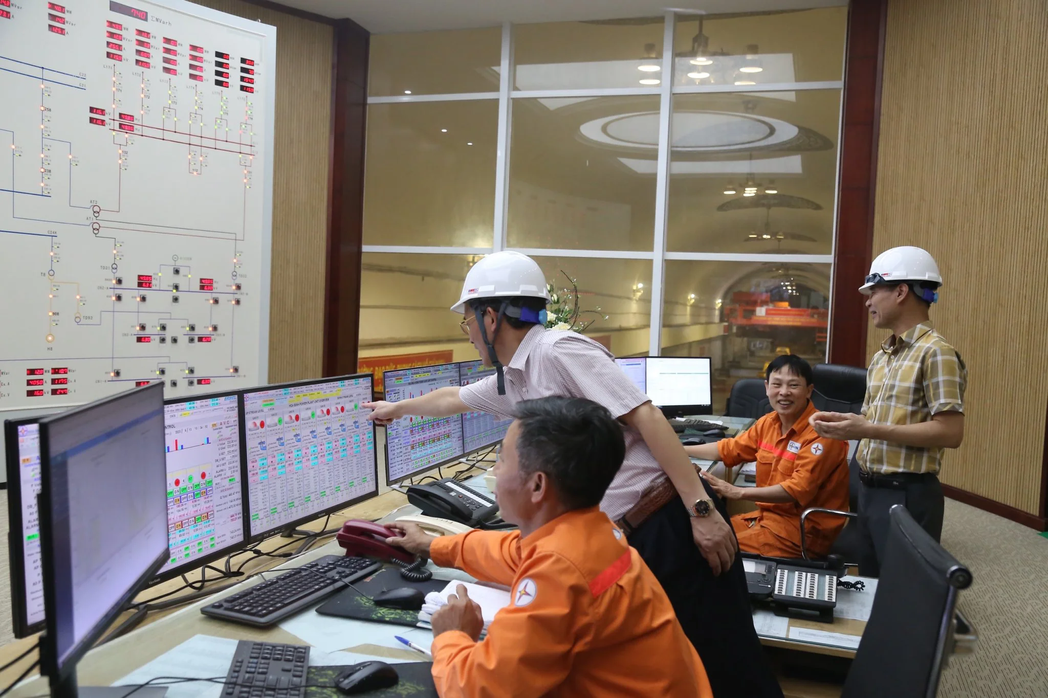 Tiêu thụ điện toàn quốc tăng cao, lần đầu vượt 1 tỷ kWh/ngày