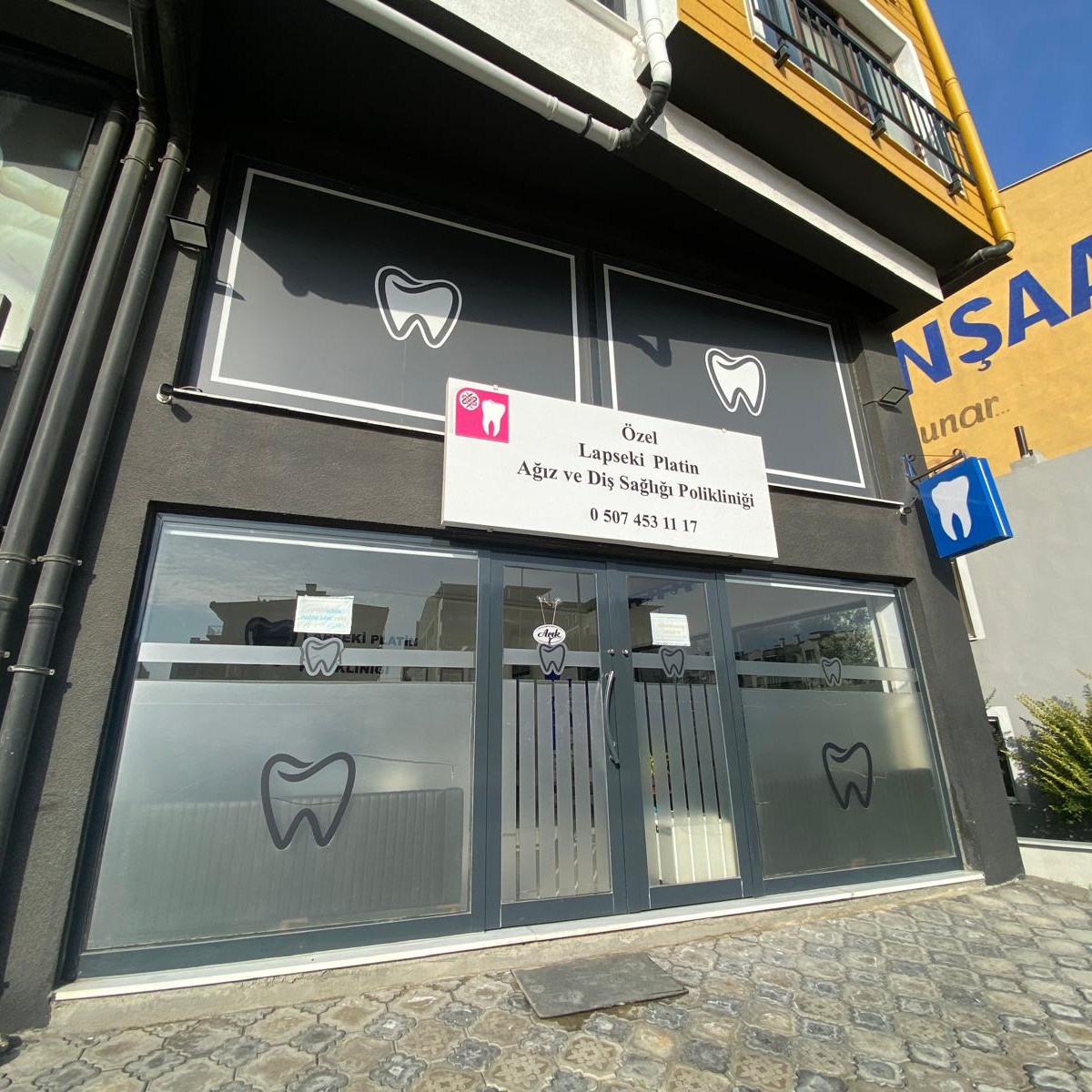 ÖZEL LAPSEKİ PLATİN AĞIZ VE DİŞ SAĞLIĞI POLİKLİNİĞİ