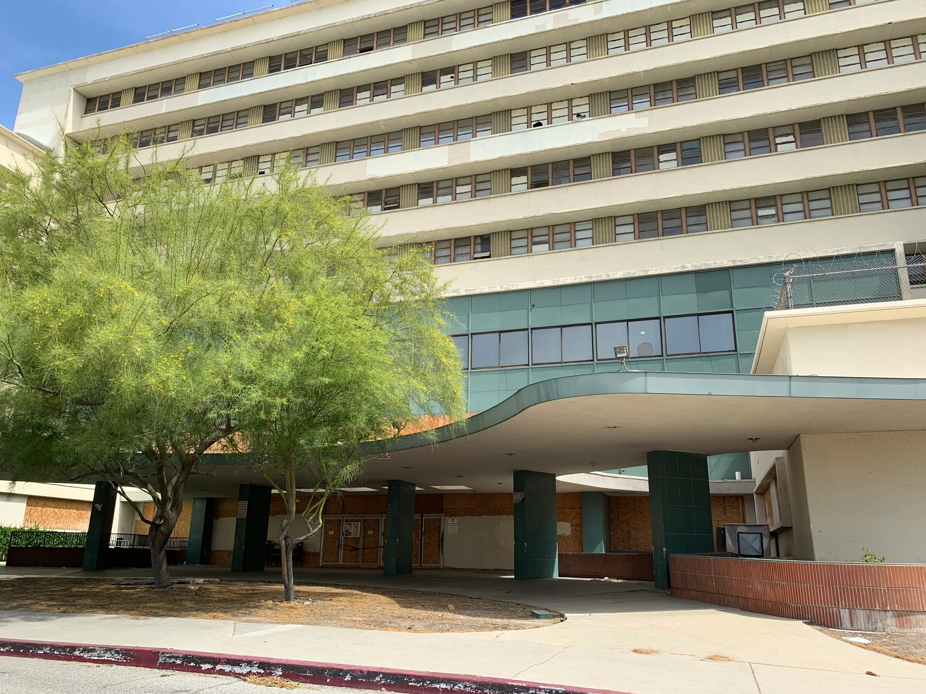 Could an iconic abandoned hospital ease LA's housing… | KCRW, image size:3840x2880