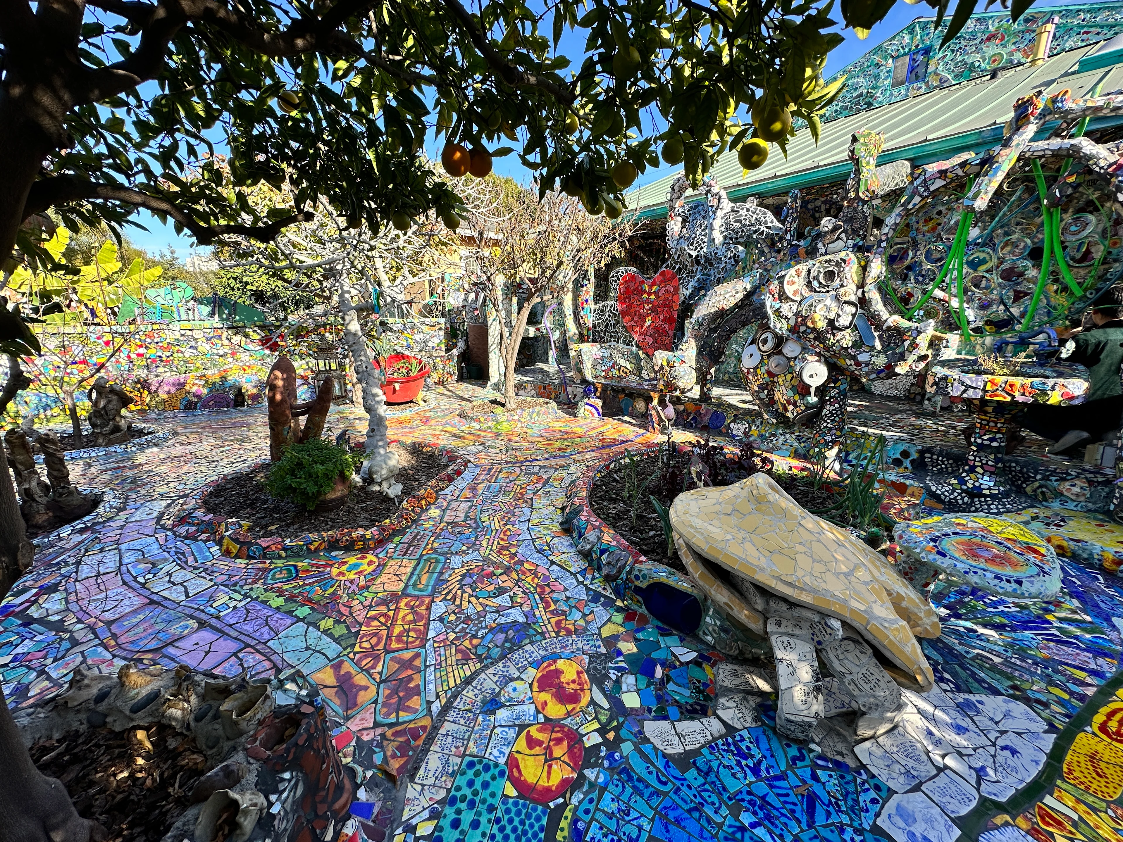 Venice's Mosaic Tile House reflects artists' love and… | KCRW