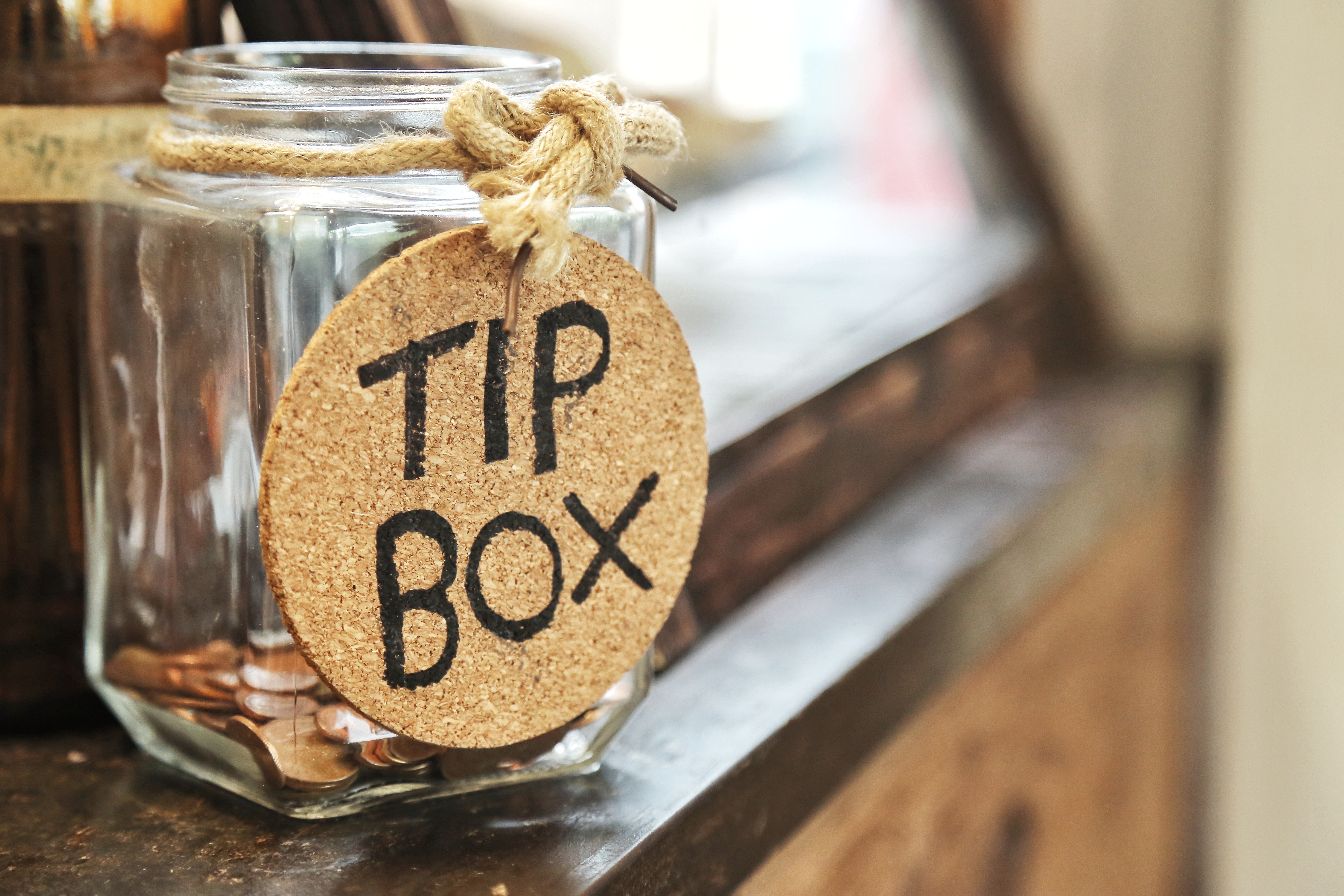 In era of ‘tipflation,’ how much gratuity to give and… | KCRW