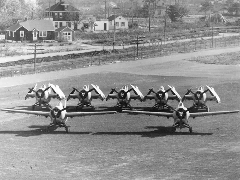Airplane Innovation and Greener Skies- 800px-Comparison of F4F Wildcats with and without folded wings c1942