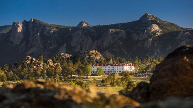 Architecture in Film Our Favorites- Stanley-Hotel-800x449