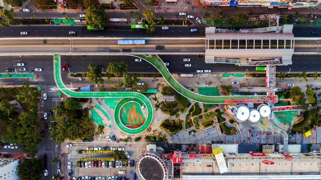 Designing Greener Cities with the Bicycle- DW-Xiamen-Drone-Mall-2500px-1024x575 (1)