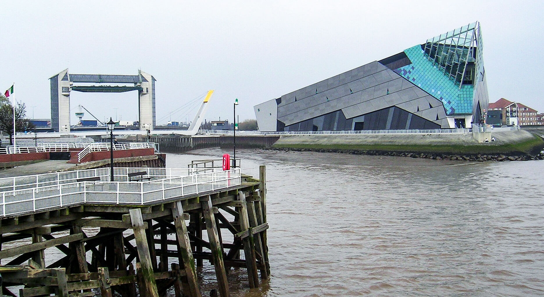 Land bound boat homes for sustainable housing- thedeephull edit