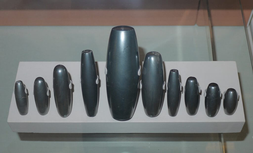 Imperial versus Metric- Mesopotamian weights made from haematite-1024x618