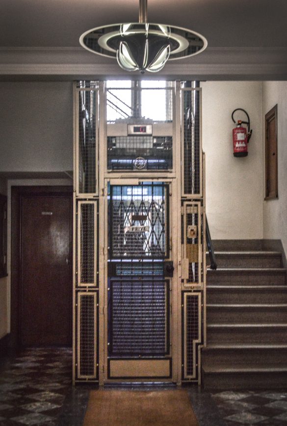 Art Nouveau and Art Deco in Brussels- DSC 0145-585x866