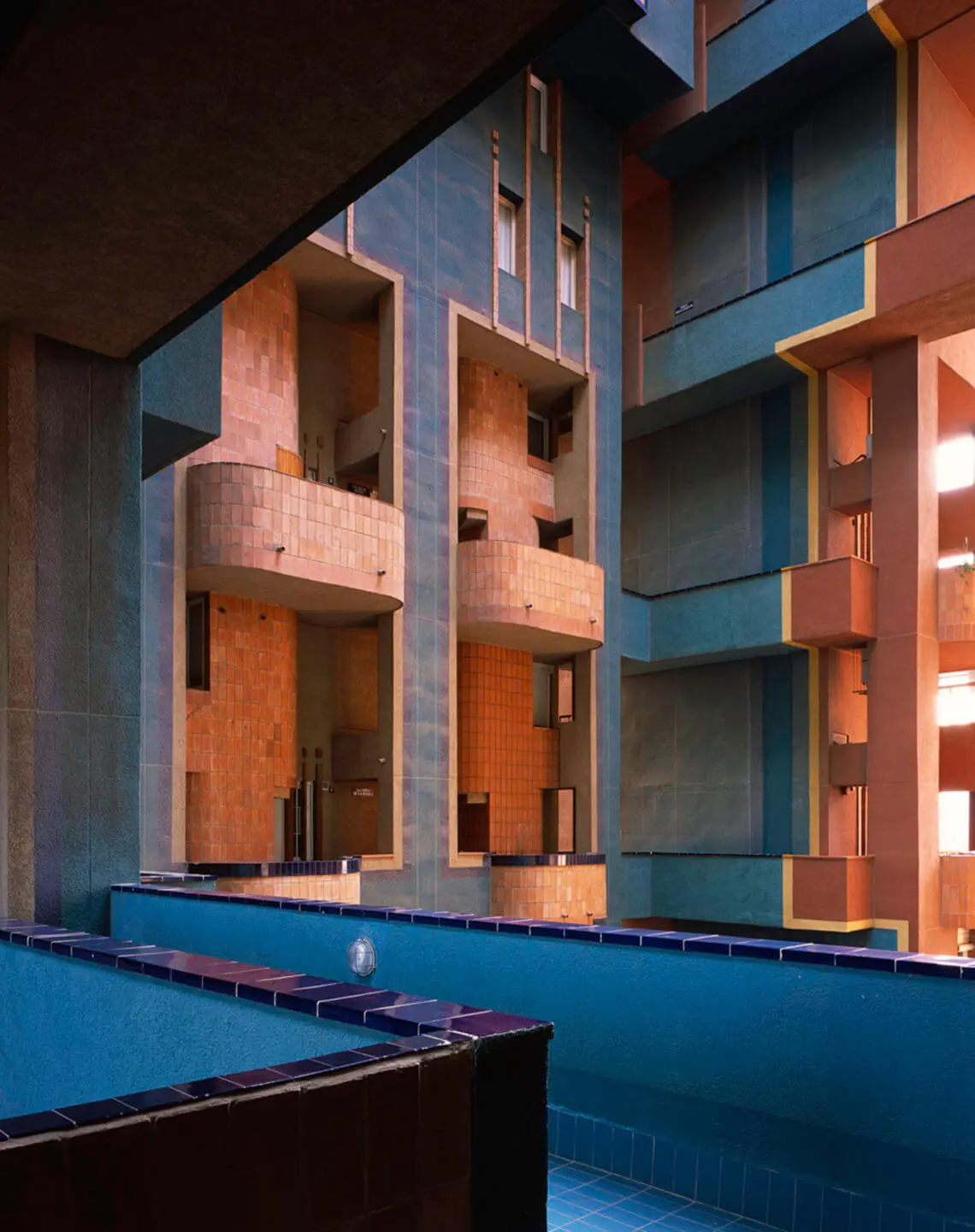 Walden-7- ricardo bofill taller arquitectura walden sant just desvern barcelona spain 27-1140x1440