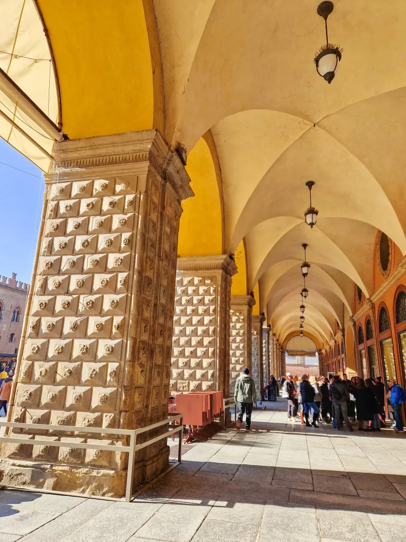 Bologna's architecture, Piazza Maggiore