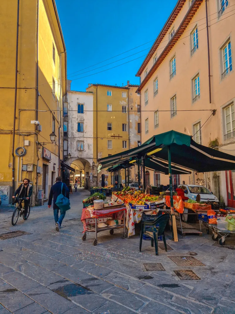 market in Pisa