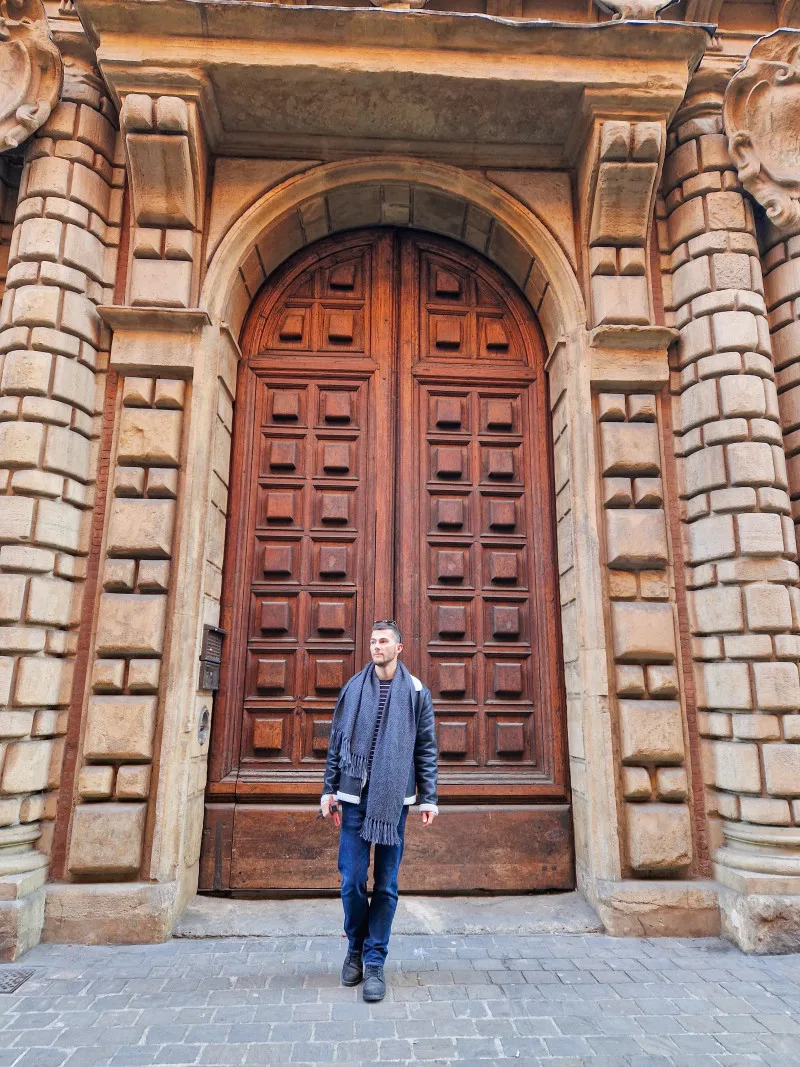 impressive door in Bologna