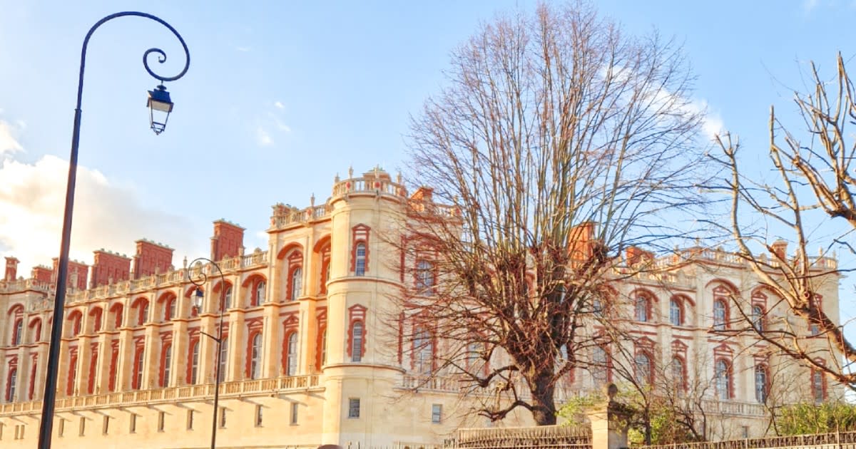 Cover Image for Day trip around Paris - Poissy, Saint Germain en Laye and La Défense