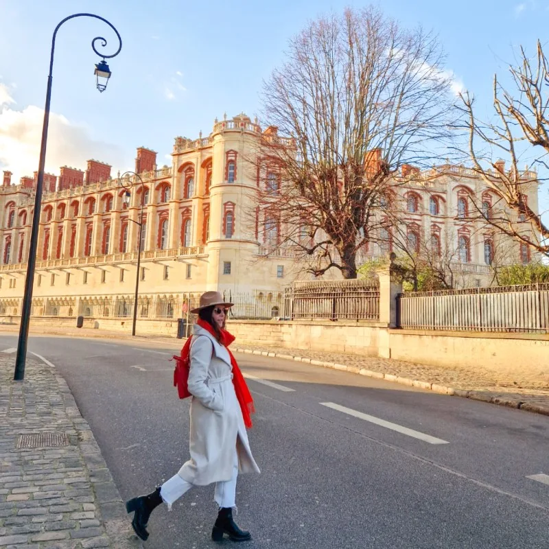 Lisa crossing the street in front of Saint Germain en Laye Castle