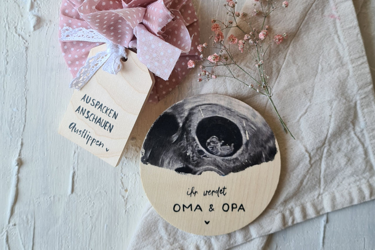 Schwangerschaftsverkündung — dein Ultraschallbild auf Holz