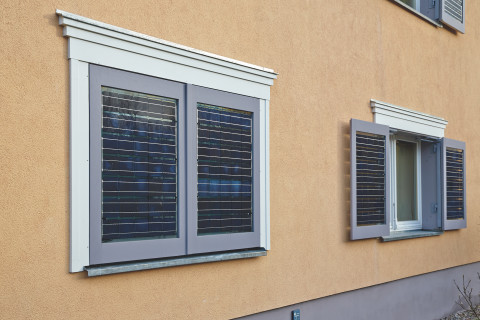 Nechlin Schnnitter Window Shutters geöffnet und geschlossen