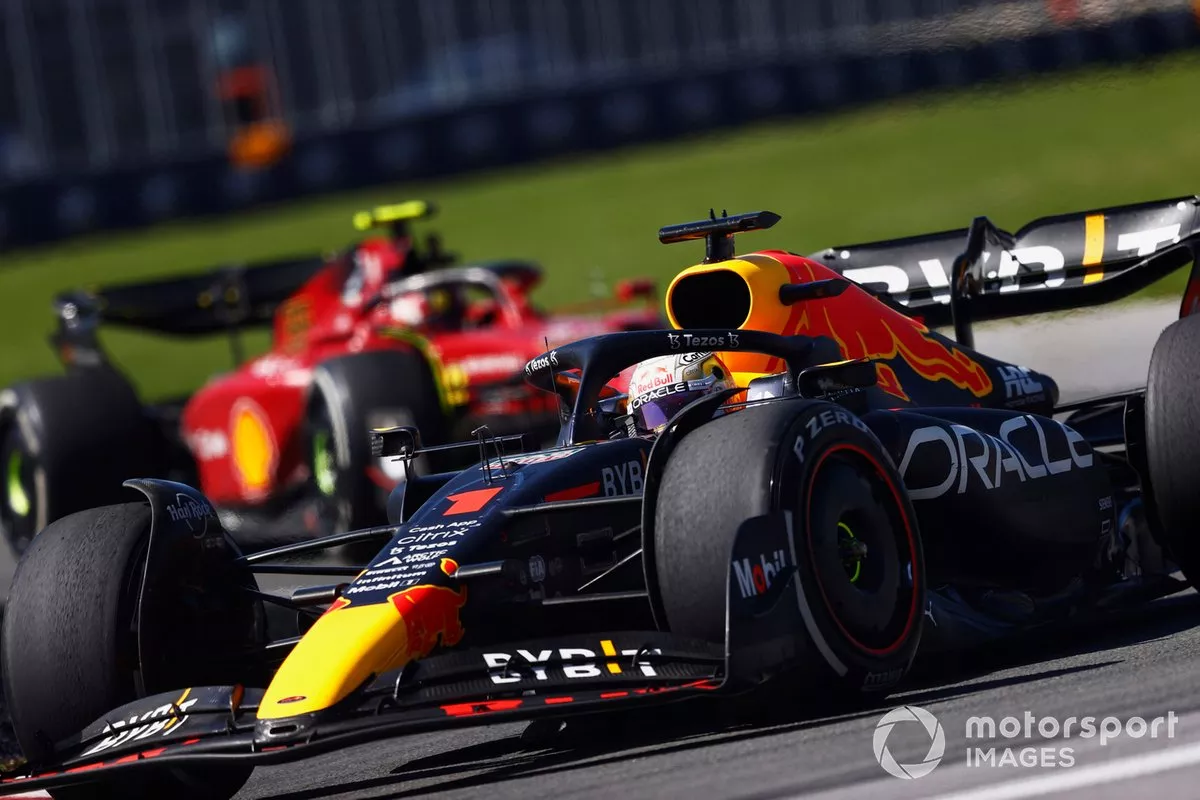 Verstappen solide, Sainz pas loin