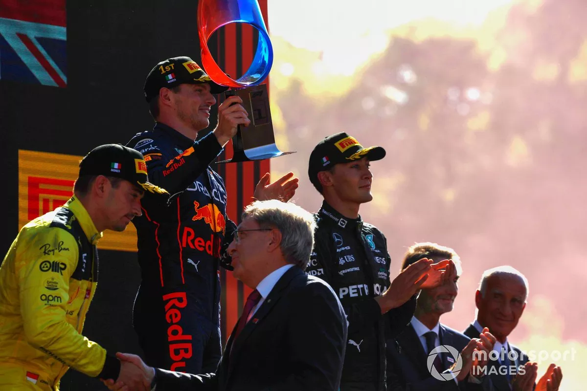 Verstappen vainqueur chez les rouges