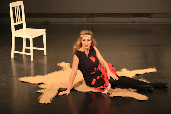 Omphale auf dem Fell von Leo II