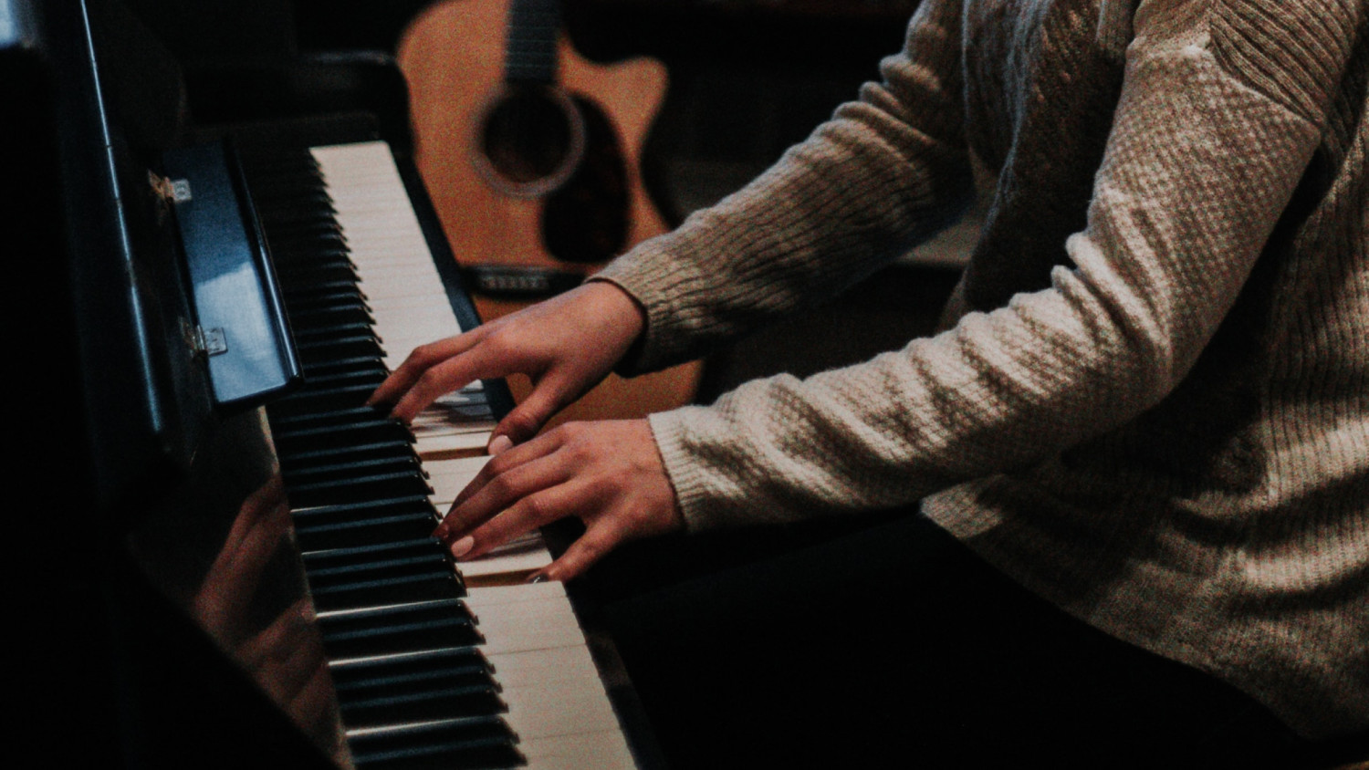 Ten essential tips when starting to learn to play the piano image