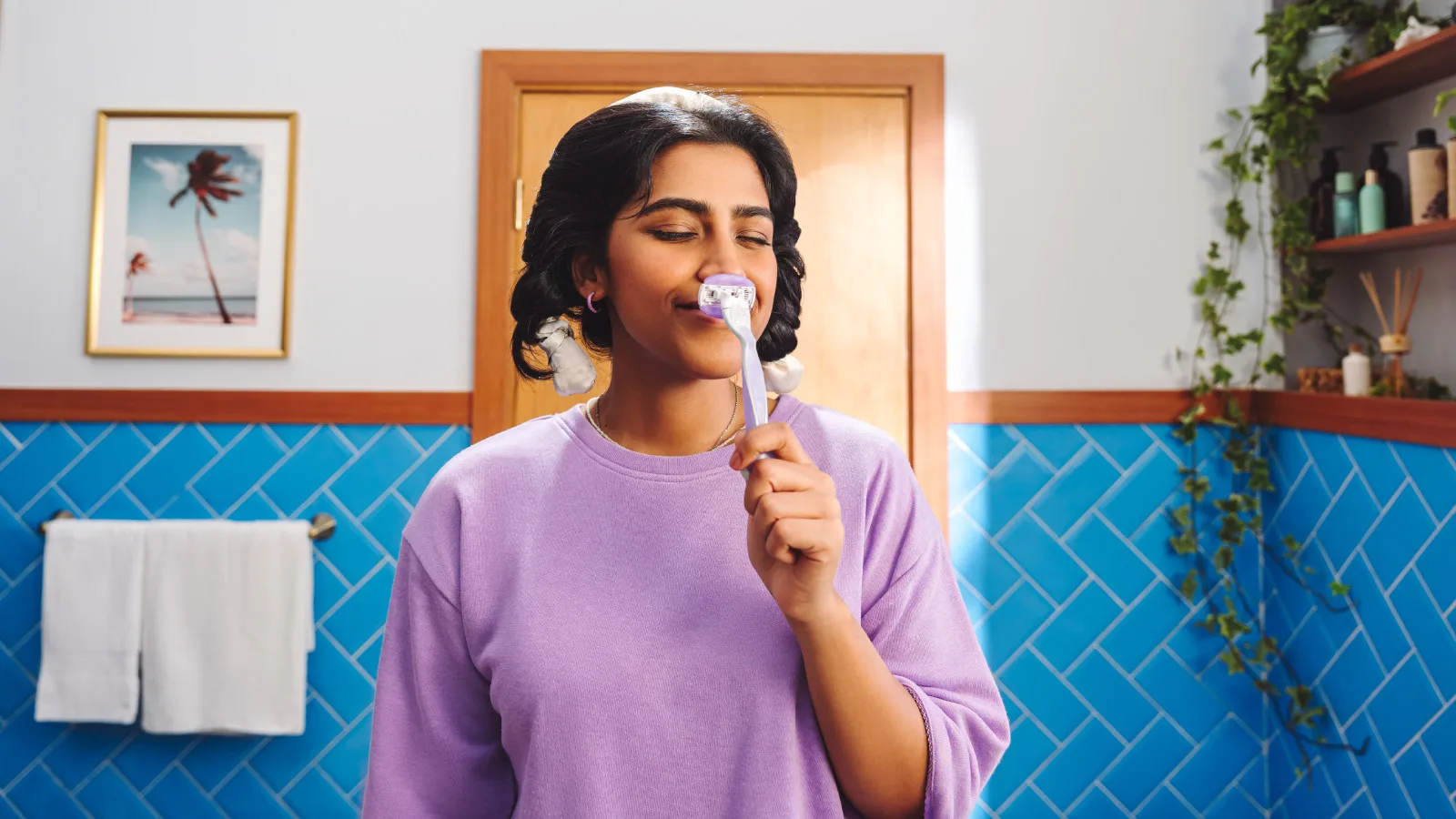 Woman with Venus razor