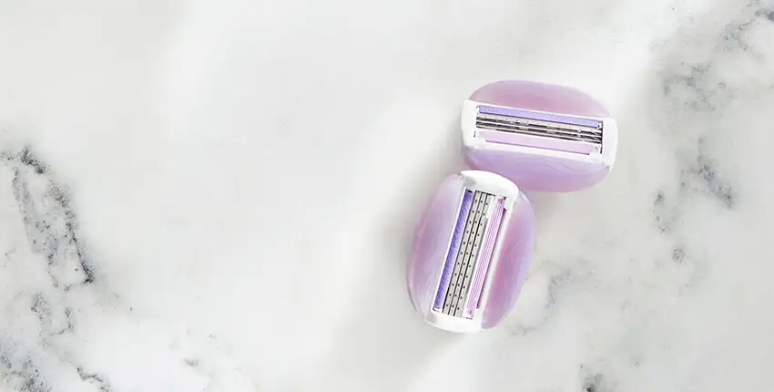 Preparação para barbear Venus Satin Care Sensitive Skin e Deluxe Smooth Sensitive Razor