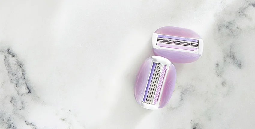 Preparação para barbear Venus Satin Care Sensitive Skin e Deluxe Smooth Sensitive Razor