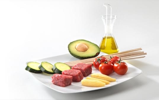 Brochetas de fruta para niños