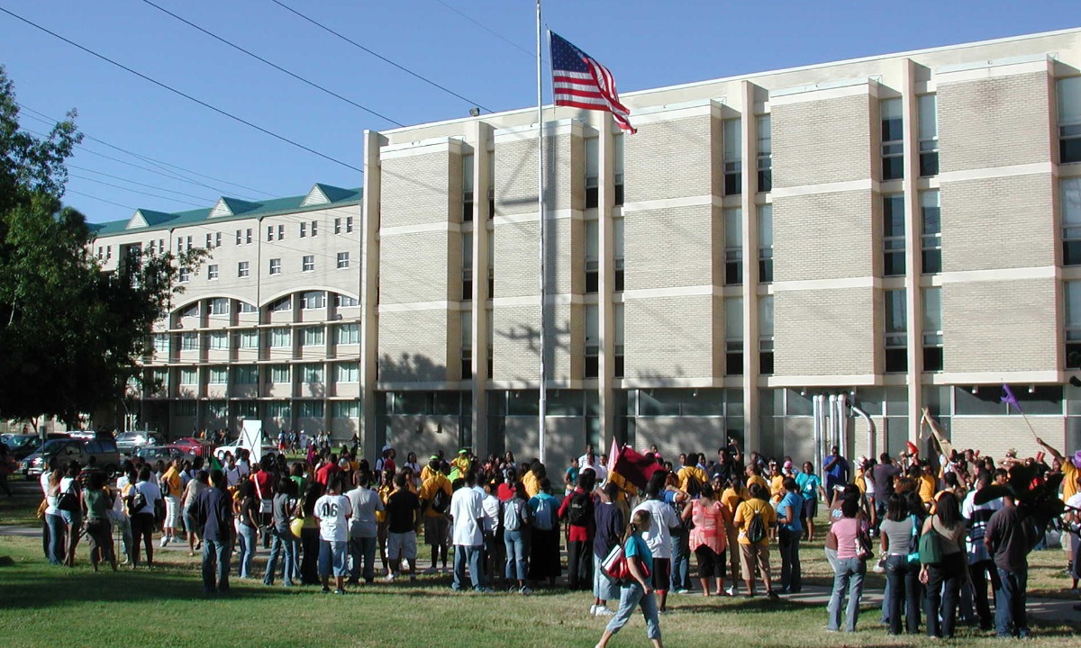 a large crowd of people outside a building
