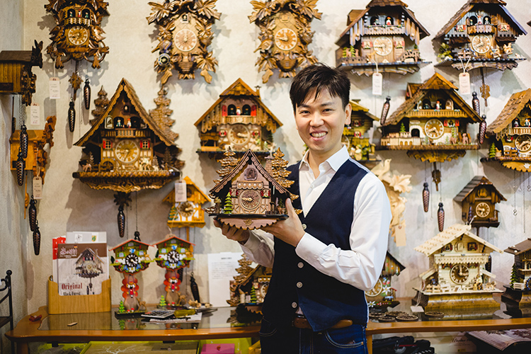 商いのコト】たった3台の鳩時計から、都内に専門店を構えるまでの15年
