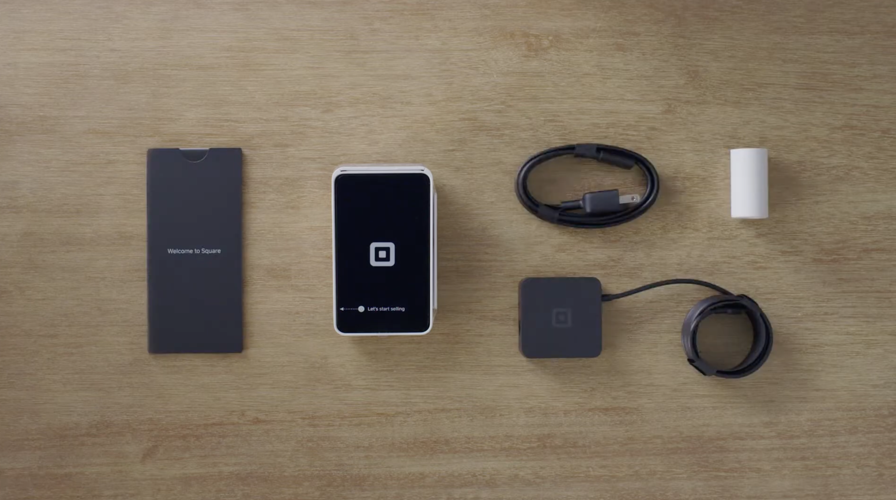 Square スマートフォン型デバイスとリモコン 写真で見る】Squareが「持ち運び」に特化した新決済端末を追加