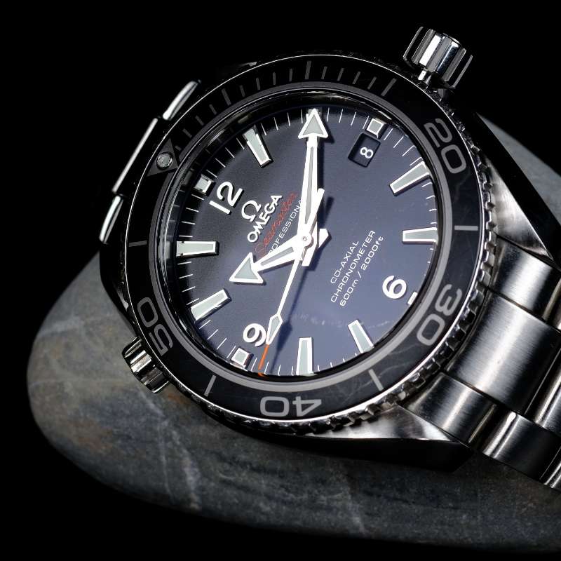 Explore the thrill of adventure and style with the Omega Seamaster Planet Ocean 600M—a bold, versatile watch made for movement, not meetings.