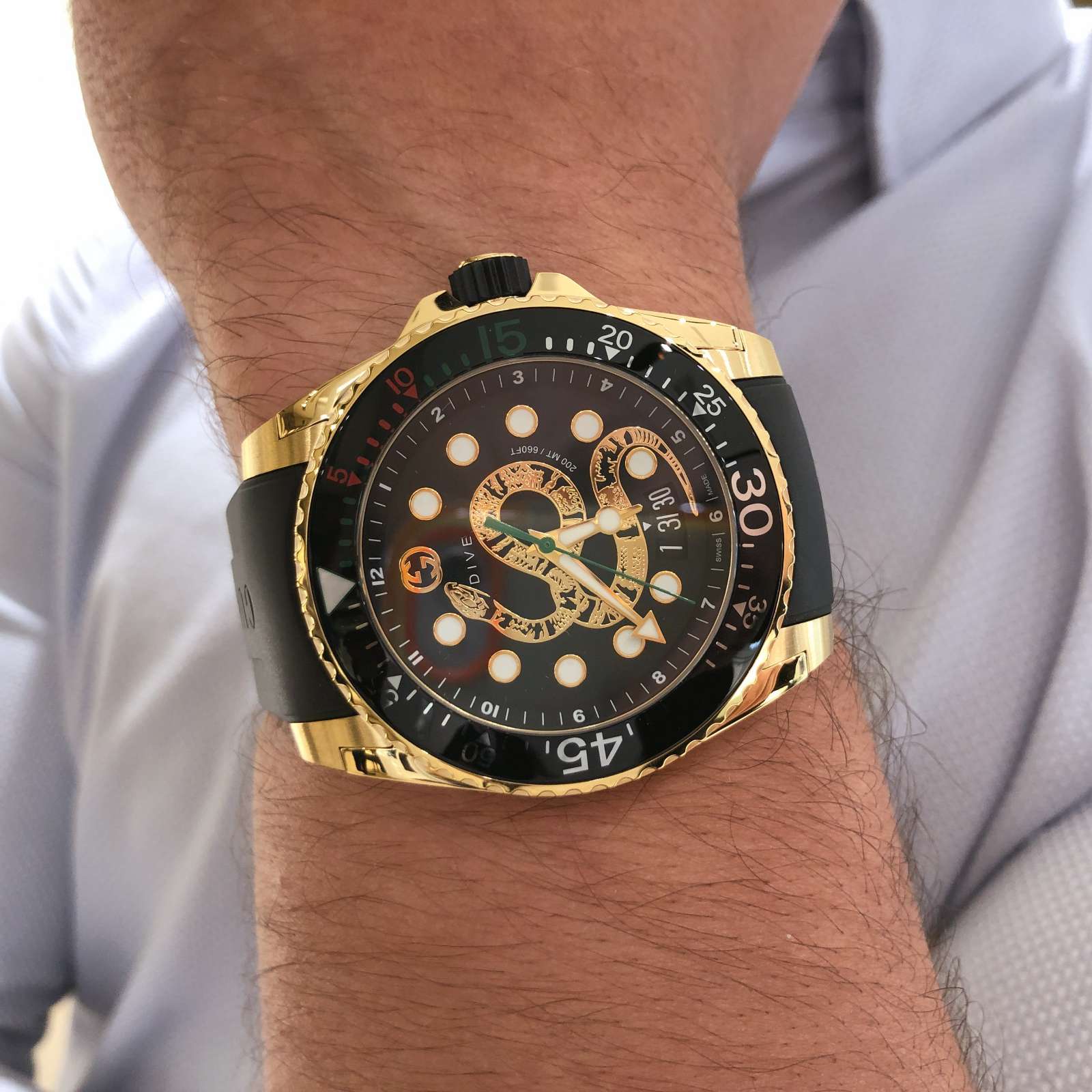 Explore how Gucci Dive’s unidirectional bezel adds real function, bold style, and control to every minute, on land or below the surface.