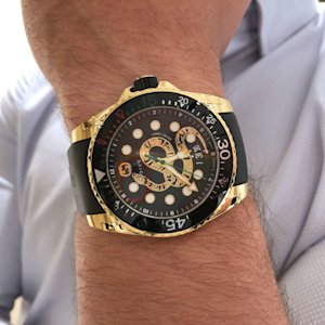 Explore how Gucci Dive’s unidirectional bezel adds real function, bold style, and control to every minute, on land or below the surface.