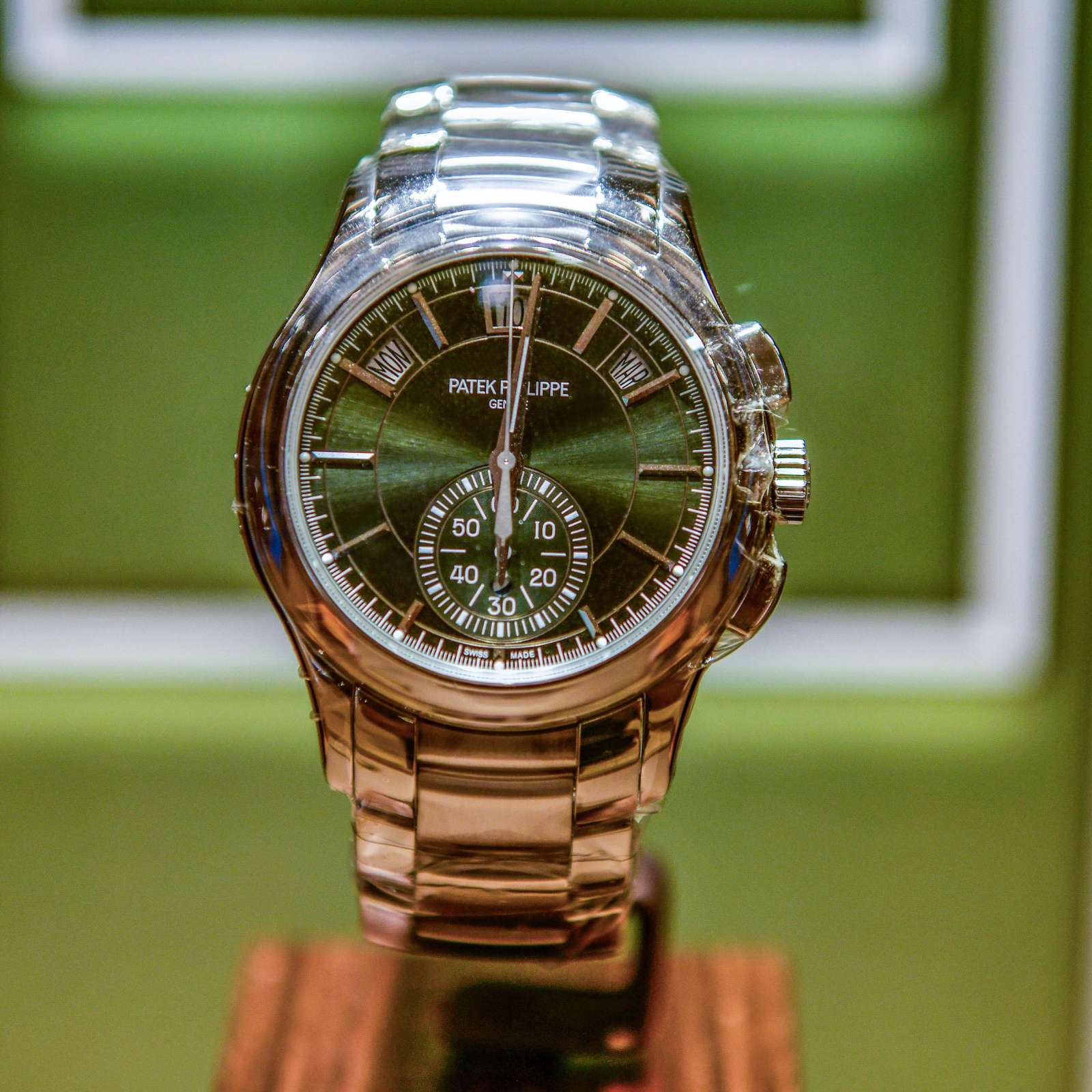 Explore Patek Philippe Complications watches built for style, function, and flexibility. Perfect for buyers who want more than a single look.